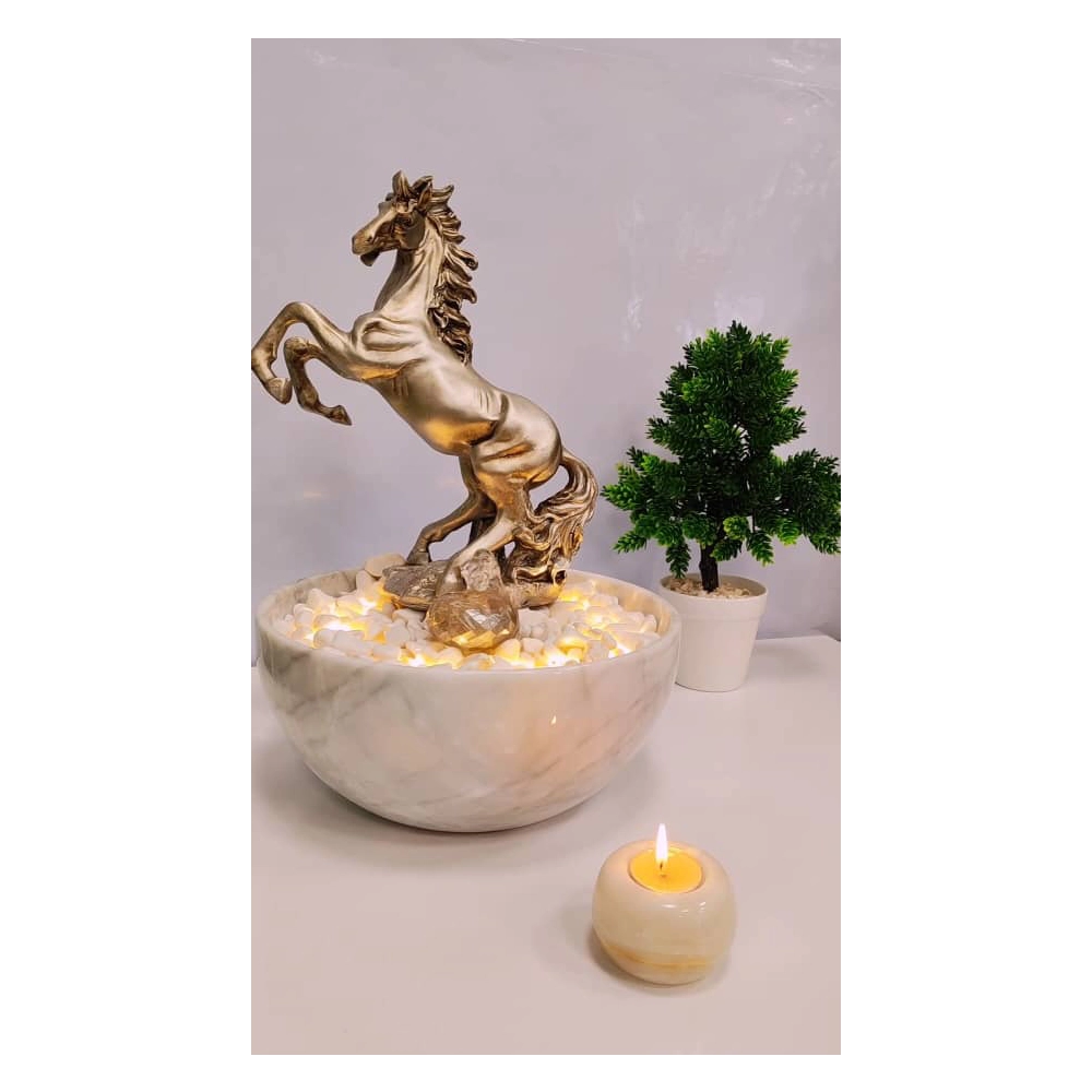آبنما سنگی اسب نقره‌ای